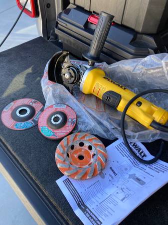 Dewalt Angle grinder 4.5” 1