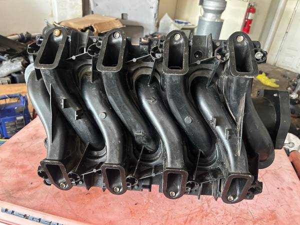 2008 Chevy Tahoe and up intake manifold 1