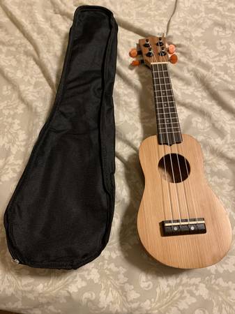 Ukulele mini.......M 62 1