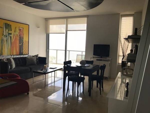 $3,300 / 1br - 843ft2 - Spectacular 1bd Corner Unit in 1060 Brickell Condo (Miami)64049278179971121