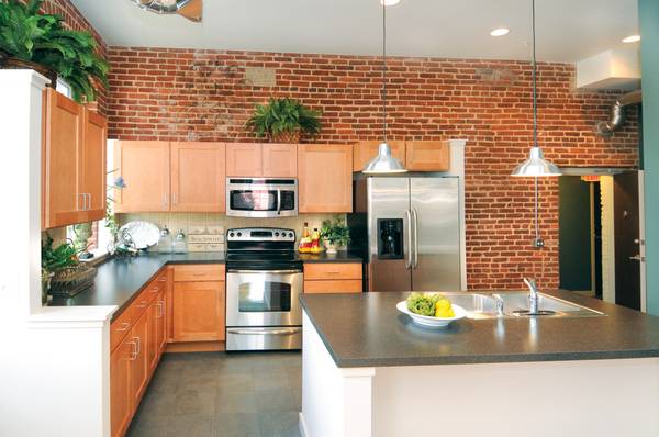 Trendy Two Bed , 2 BA in former tobacco warehouse s/w/tr. parking incl 1
