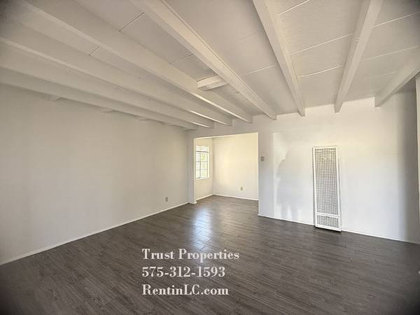 $1,150 / 3br - 1026ft2 - Excelente vivienda para mascotas 3/1 cerca de NMSU (área de NMSU)63867374323201122