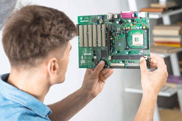 PCB Fabrication with Superior Quality – Fine Trak 1