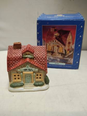 Holiday Time Vintage Village Porcelain Hotel Christmas Decoration 1