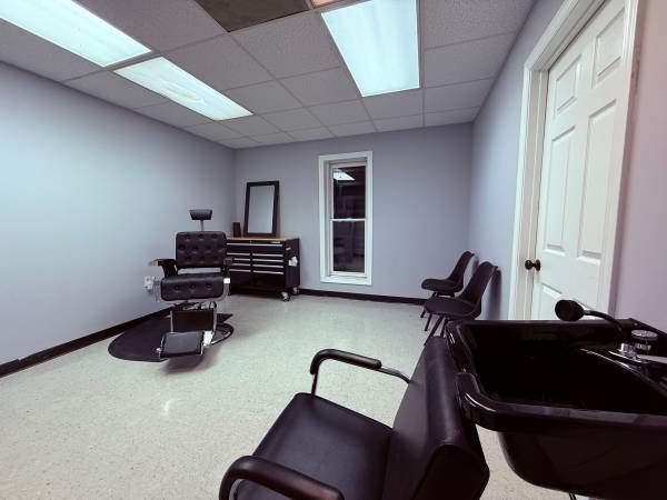 $1 / 400ft2 - BARBER SHOP Station Per WEEK  $10063964262924931120