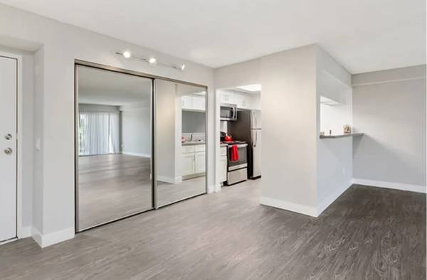 $2,195 / 1br - 739ft2 - Coming Soon Newly Upgraded 1Bd+1Bath Apartment Home!! (6805 Louise Ave, Los Angeles, CA 91406)63998152827011121