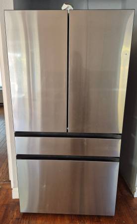 Samsung  4-door French door refrigerator with a bottom freezer 1