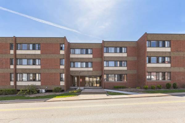 $1,230 / 1br - 572ft2 - Refrigerator, Controlled Access, Wood-Style Flooring (3812 Bates St, Pittsburgh, PA)64013363027971121