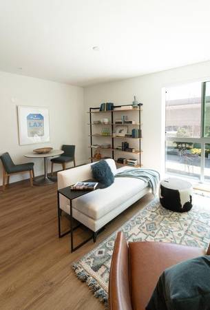 $5,204 / 2br - 1156ft2 - Estación de Lavado para Mascotas, Almacenamiento de Bicicletas, WiFi en Toda la Comunidad, Piscina (Culver City)63829303124353120