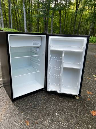 whirlpool 4,3 cu mini refrigerator - $50 (Dublin)63470913315459121