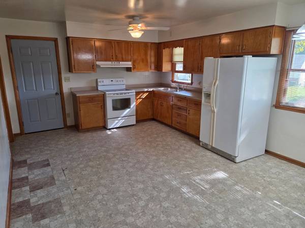 $1,200 / 2br - 760ft2 - Welcome to this comfortable 2 bedroom, 2 bath (Bremen, OH)63801133480321122