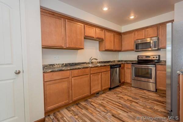 $1875.00 / 3br - 2130ft2 - Lovely 3 bed/3 bath home in desirable Saddle Ridge64018614339842124