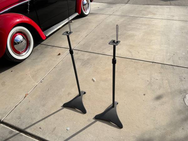 Speaker stands 1