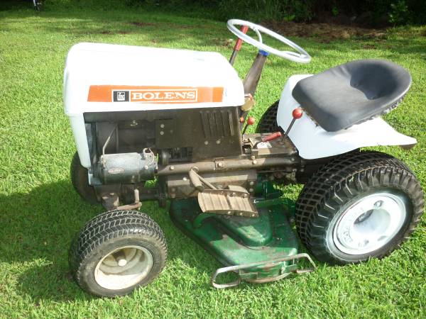 Bolens 900 tractor 1
