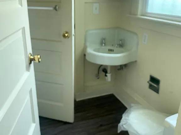 $1,000 / 1br - Charming 1-Bedroom with Bonus Room & Private Backyard63813715671937124