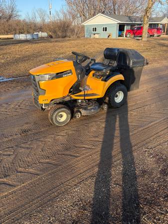 2018 Cub cadet xt1 42” mower and bagger 1