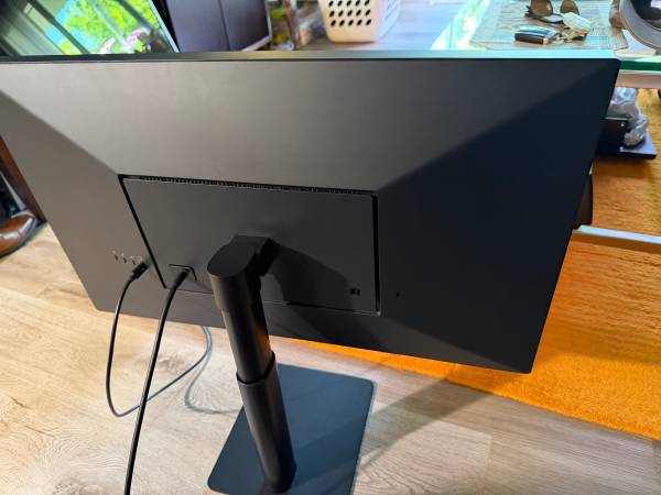 LG UltraFine 27