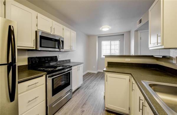 $1,715 / 2br - 955ft2 - $750 Off 1st Months' Rent (Reno)63654656320771124