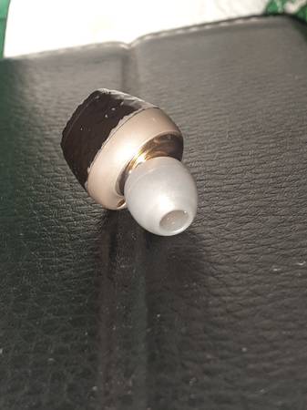 Lost Earbud (Gold color) (Albuquerque)63405519046147121