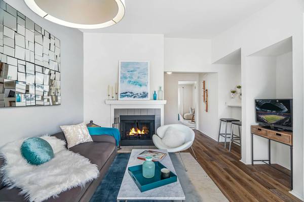 $2,340 / 2br - 1060ft2 - Ubicado en Tacoma, techos de nueve pies, 2 habitaciones63688607850499121