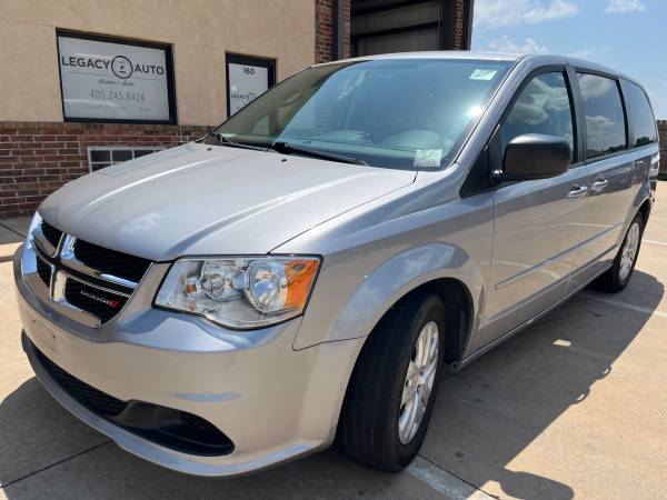 Minivan Dodge Grand Caravan SE 2017 con 51 mil millas - $14,300 (Edmond @ Legacy Auto)63470592666115121