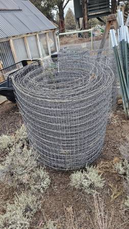 4 foot wire fence and posts 1