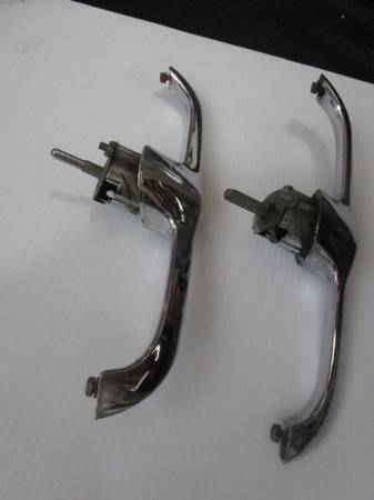 Manijas para puerta trasera de Ford Station Wagon 1959 / Una con cerradura con llave - $55 (Roseville)63440099361025121