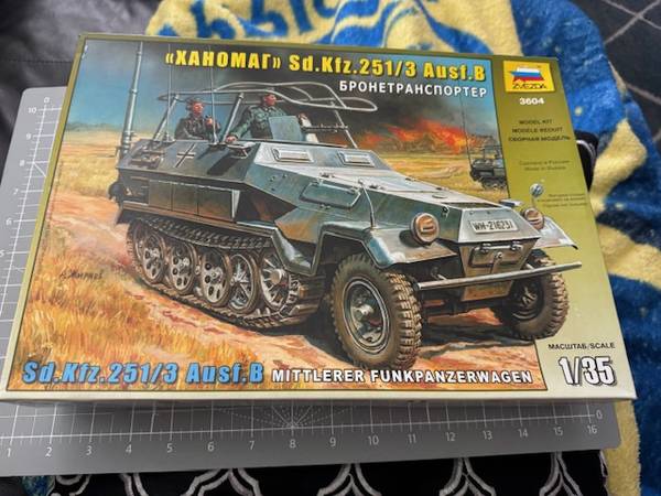 ZVEZDA 3604 - SD.KFZ.251/3 AUSF.B - Scale 1:35 Open Box Kit 1