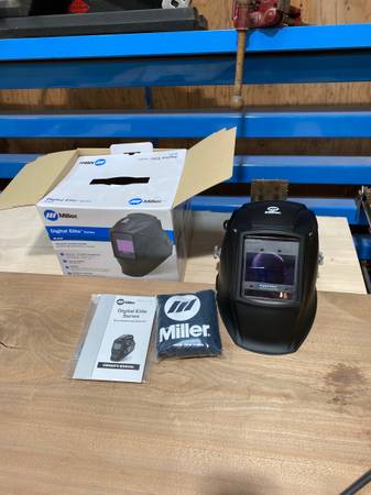 MILLER DIGITAL ELITE BLACK WELDING HELMET W/CLEARLIGHT 4X LENS 1
