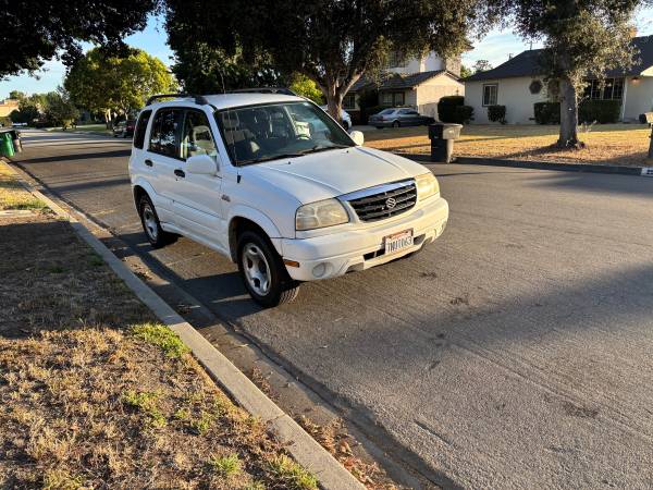 2002 Suzuki grand vitara 4x4 - $3,400 (Temple city)63616000215809122
