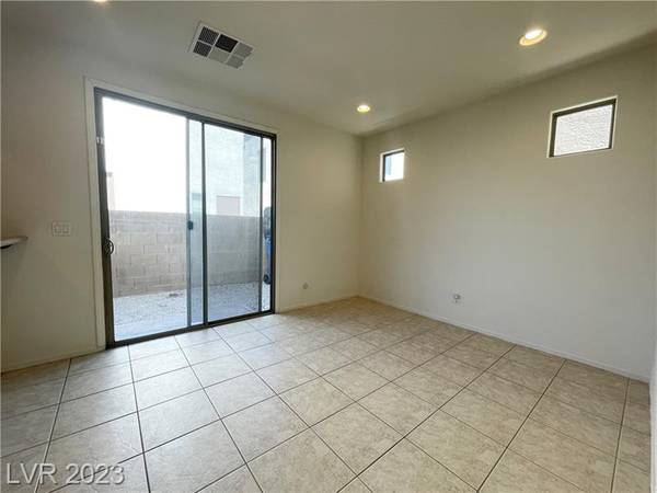 $1,825 / 3br - 1532ft2 - Cozy 1,500+ Sqft 3-bedroom house with 1-car Garage & Upgrades (Silverado Ranch - Eastern/St.Rose)63859498357763124