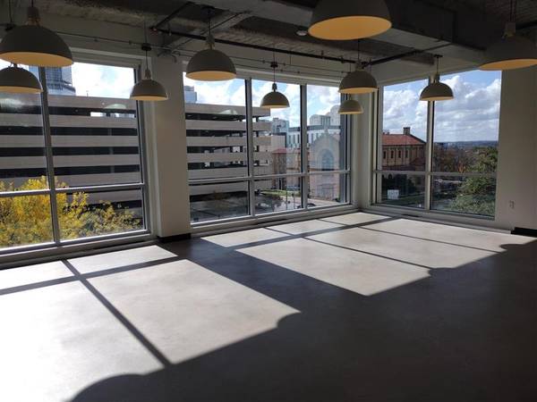$7,500 30% discount downtown 13 pers Austin office space w/ gym and rooftop (Downtown Austin)64046032387585123