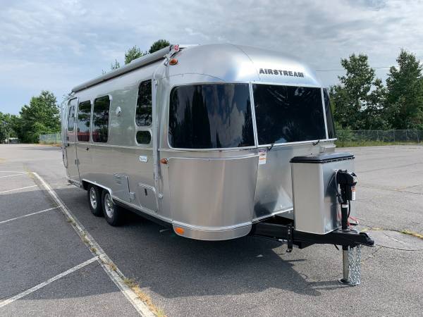 2020 Airstream Flying Cloud 23FB 1