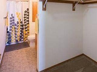 $1,739 / 2br - 950ft2 - Washer/Dryer, Ceiling Fan, Fitness Center, On-Site Management (12330 SE Bush St, Portland, OR 97236)63672600727681123