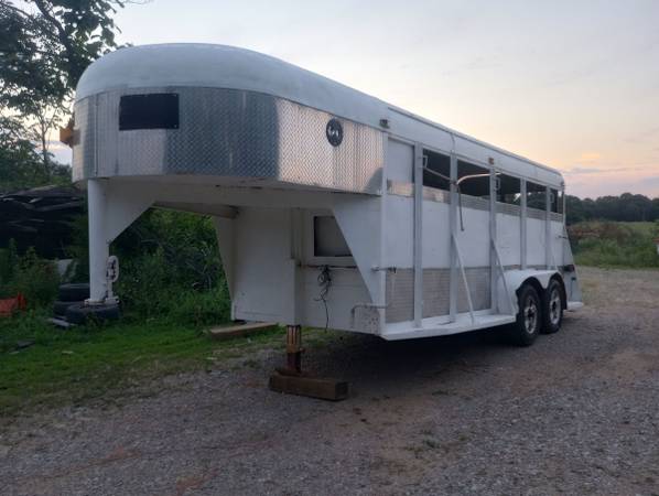 16 ft stock trailer 1
