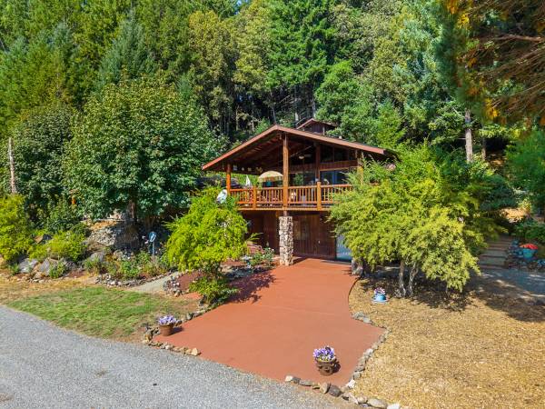 $1,090,000 / 3br - 2004ft2 - Stunning Off Grid property in northern California (crescent city)64318776206977122