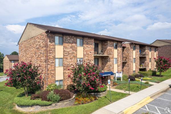 $1,374 / 2br - 1084ft2 - ¡2 habitaciones GRANDES con lavadora y secadora! $1374 (nottingham)63694447101185121