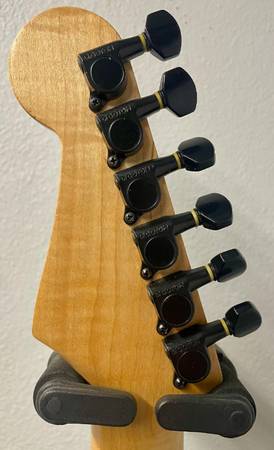 1989 Fender Stratocaster USA "the Strat" HM, RARE, Excellent Condition - $750 (san jose south)63471436191105123