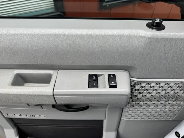 2023 Ford E350 Cutaway Van - Photo 15