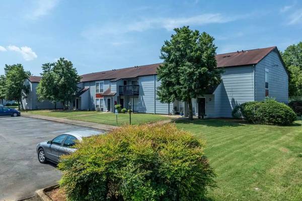 $1,080 / 2br - 920ft2 - We have the perfect 2 bed 2 bath for you and your pets! Tour today! (Huntsville - Across from Post Office)63801834714883123