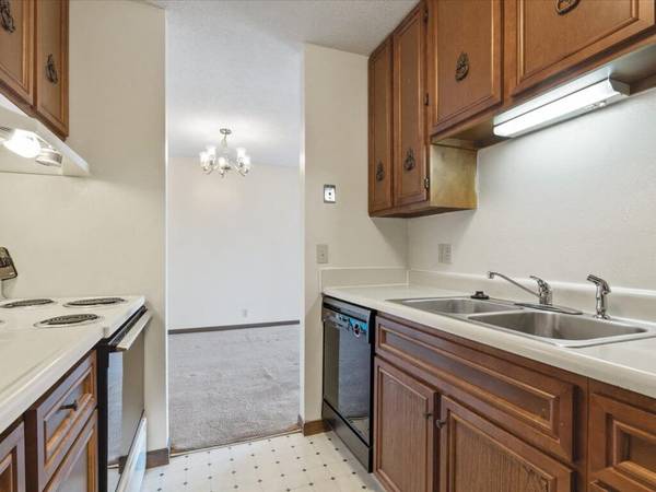 $995 / 2hab - 1008ft2 - Un Lugar para Ti y tu Mejor Amigo 🐶🏡 (470 Quail Ct SW, Cedar Rapids, IA)63679458508163124