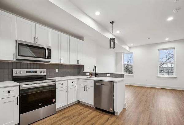 $2,200 / 2br - 1270ft2 - 2 BR/2 BA Apartment with Private Roof Deck in Ludlow / Fishtown (Ludlow / Fishtown)63666782095105124