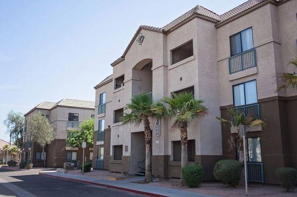 $650 / 340ft2 - AC, Ceiling Fans, 1 Month Free, Family/Dining Rooms, 1 Month Free (4415 S. 28th Street Phoenix, AZ 85040)64024990914177122