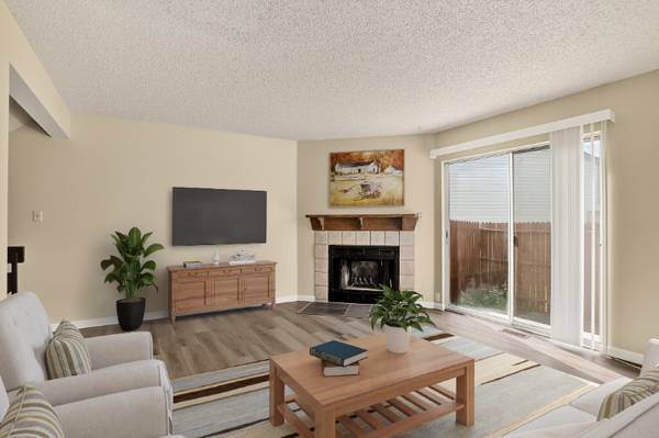 $1750.00 / 3br - 1495ft2 - Spacious Updated Townhome in Gated Community63686763653635124