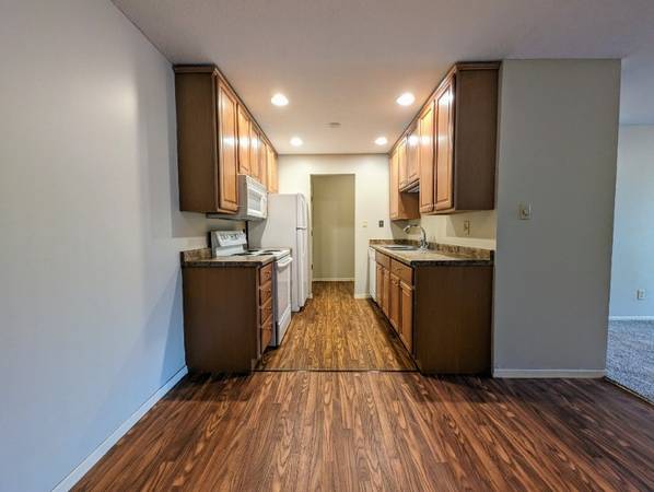 $1,675 / 1br - 825ft2 - 1bd/1ba - Spacious floorplan, personal balcony and beautiful view! (3780 London Rd, Duluth, MN)62971044390657124