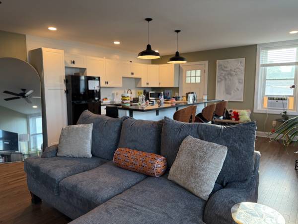 $1,250 / 1br - 1200ft2 - Cozy Apartment for Rent - Lease Takeover (Johnson City)64035575647874123