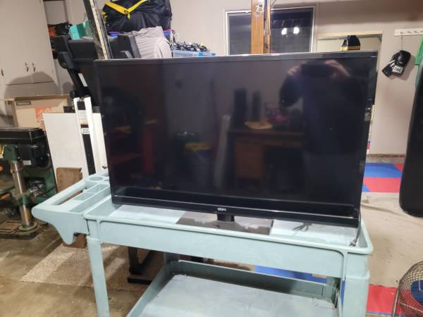 39" Seiki 4K TV 1