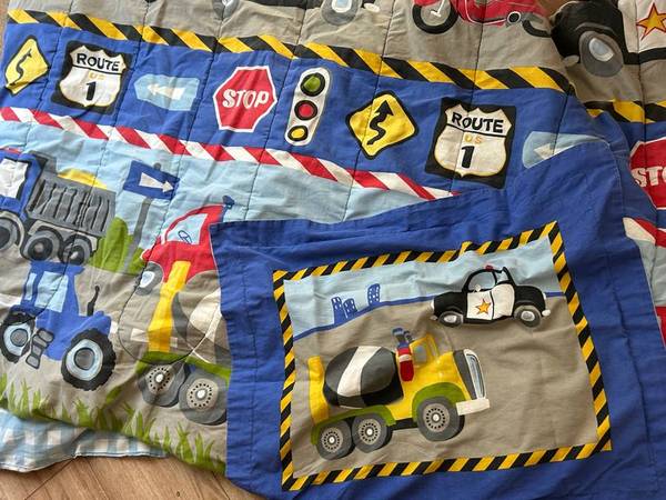 Twin comforter, two sheet sets, two blankets 1