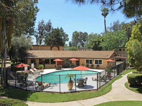 $2,296 / 2br - 950ft2 - Patrol de cortesía, armario de almacenamiento en el balcón (2X1), personal en el lugar (Escondido)63657343089923120