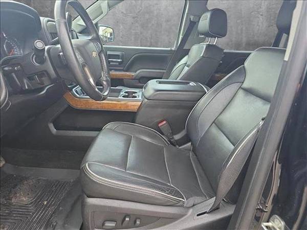 2018 Chevrolet Silverado 2500HD Camioneta Chevy High Country Crew Cab - $34,649 (Llame al *(682) 228-3849* para confirmar disponibilidad al instante)63485266352513124